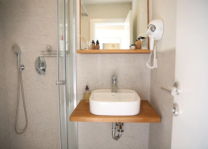 Guemuesluek فندق